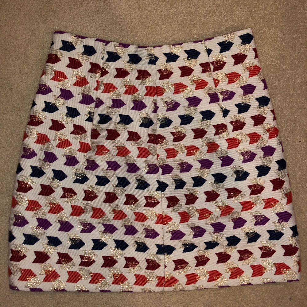 High-waisted, colorful skirt with a bit of sparkle